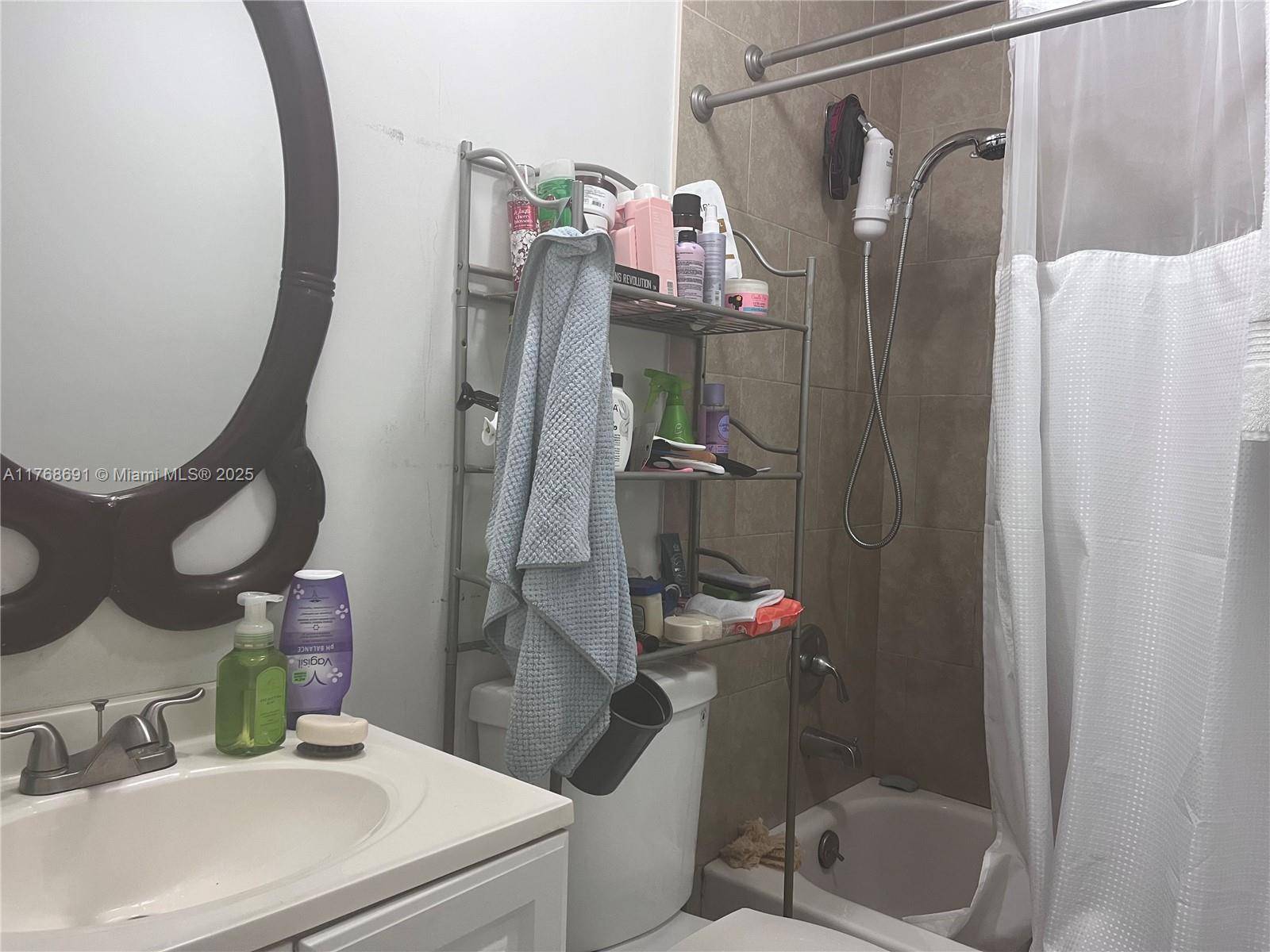 Hialeah, FL 33014,639 W 68th St #639