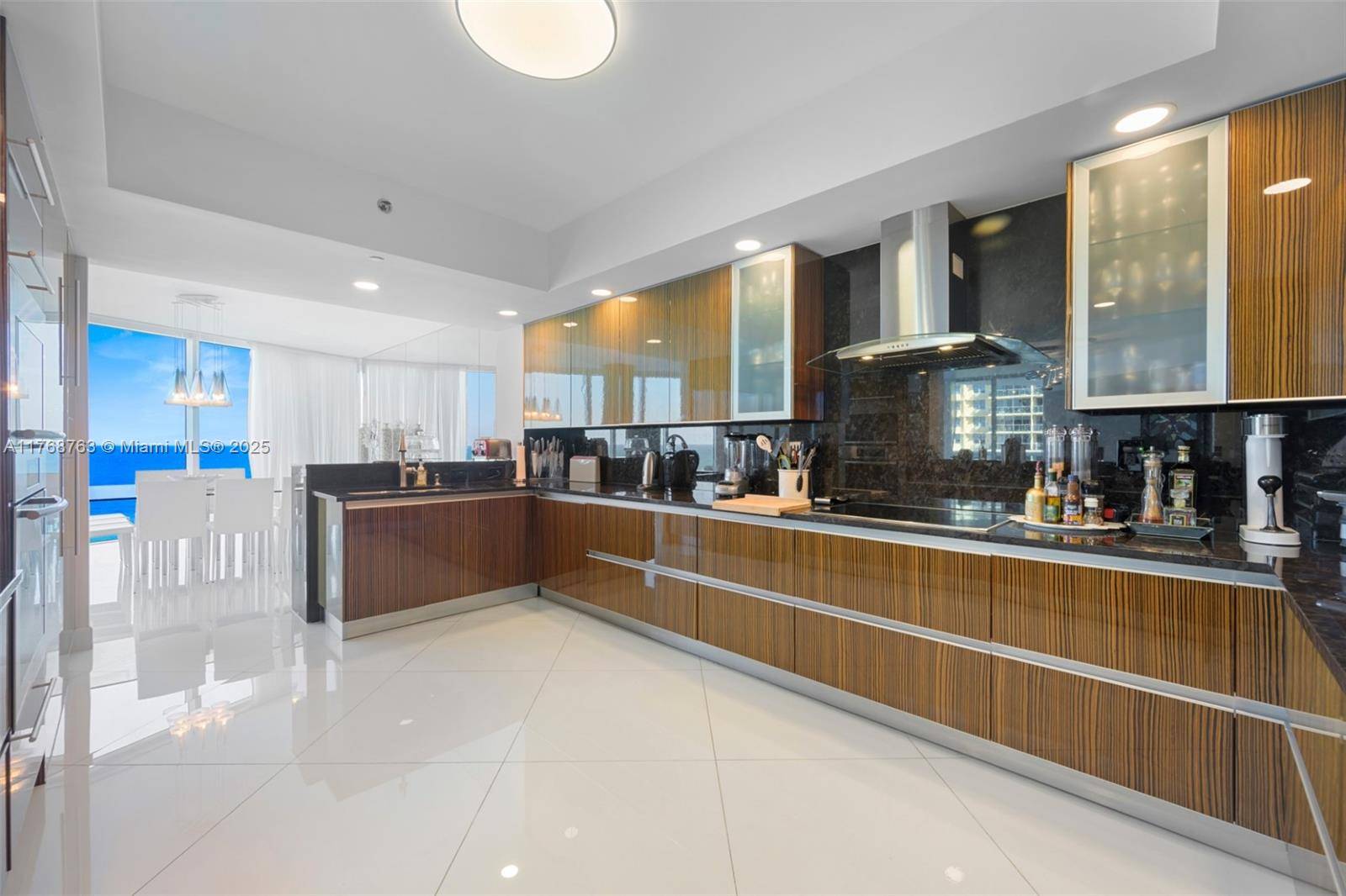 Hollywood, FL 33019,2711 S Ocean Dr #902