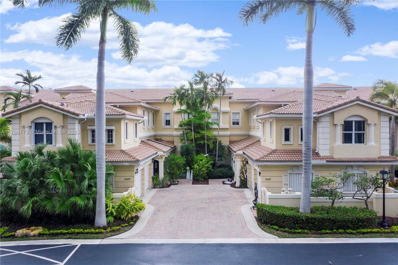 Aventura, FL 33180,21109 NE 38th Ave #74