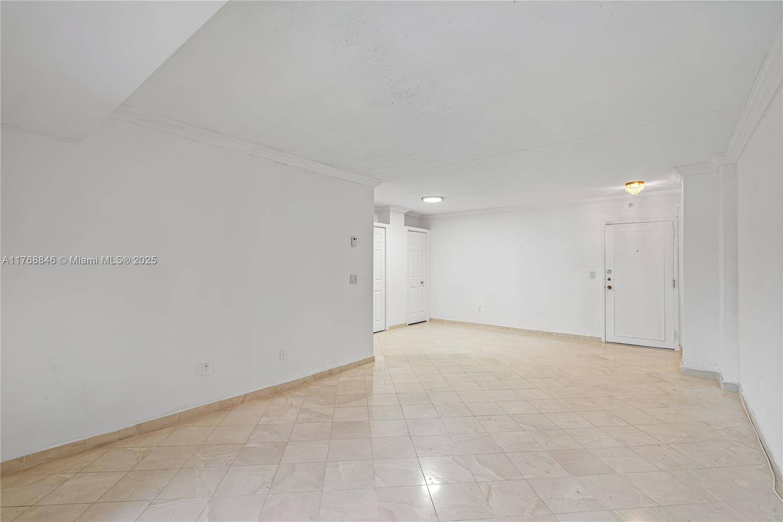 Key Biscayne, FL 33149,77 Crandon Blvd #2B