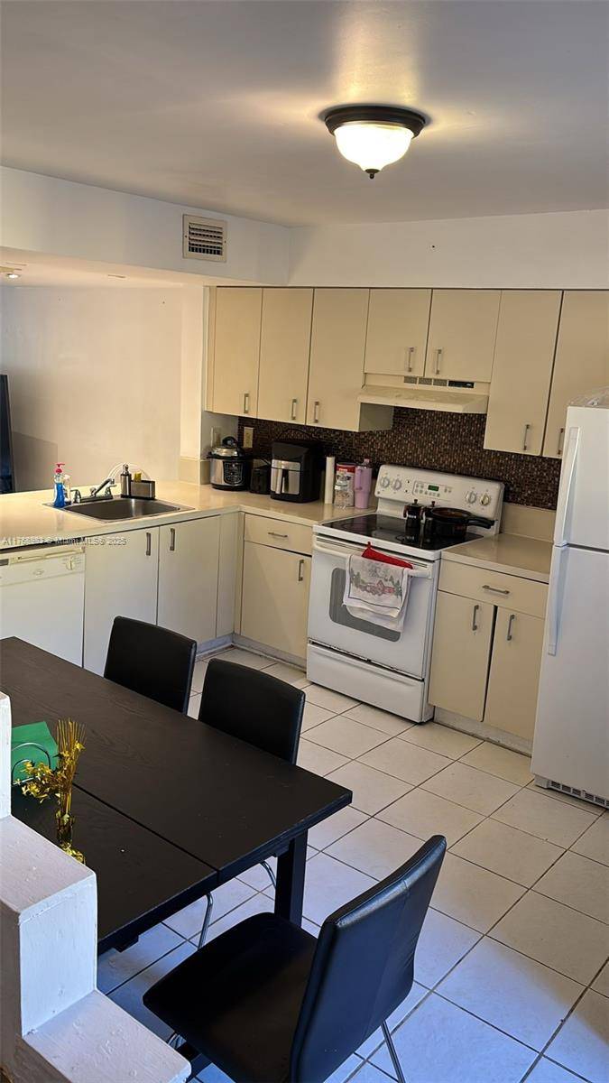 Miami, FL 33193,14910 SW 82nd Ter #15-207