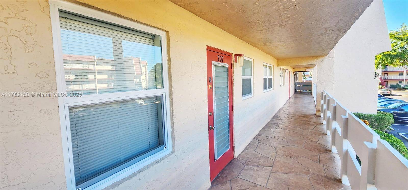 Margate, FL 33063,1015 Country Club Dr #207