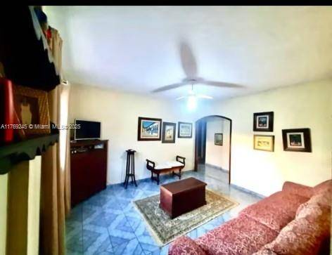 FL,Rua Desembargador Anicete de Medeiros 36 apt 201