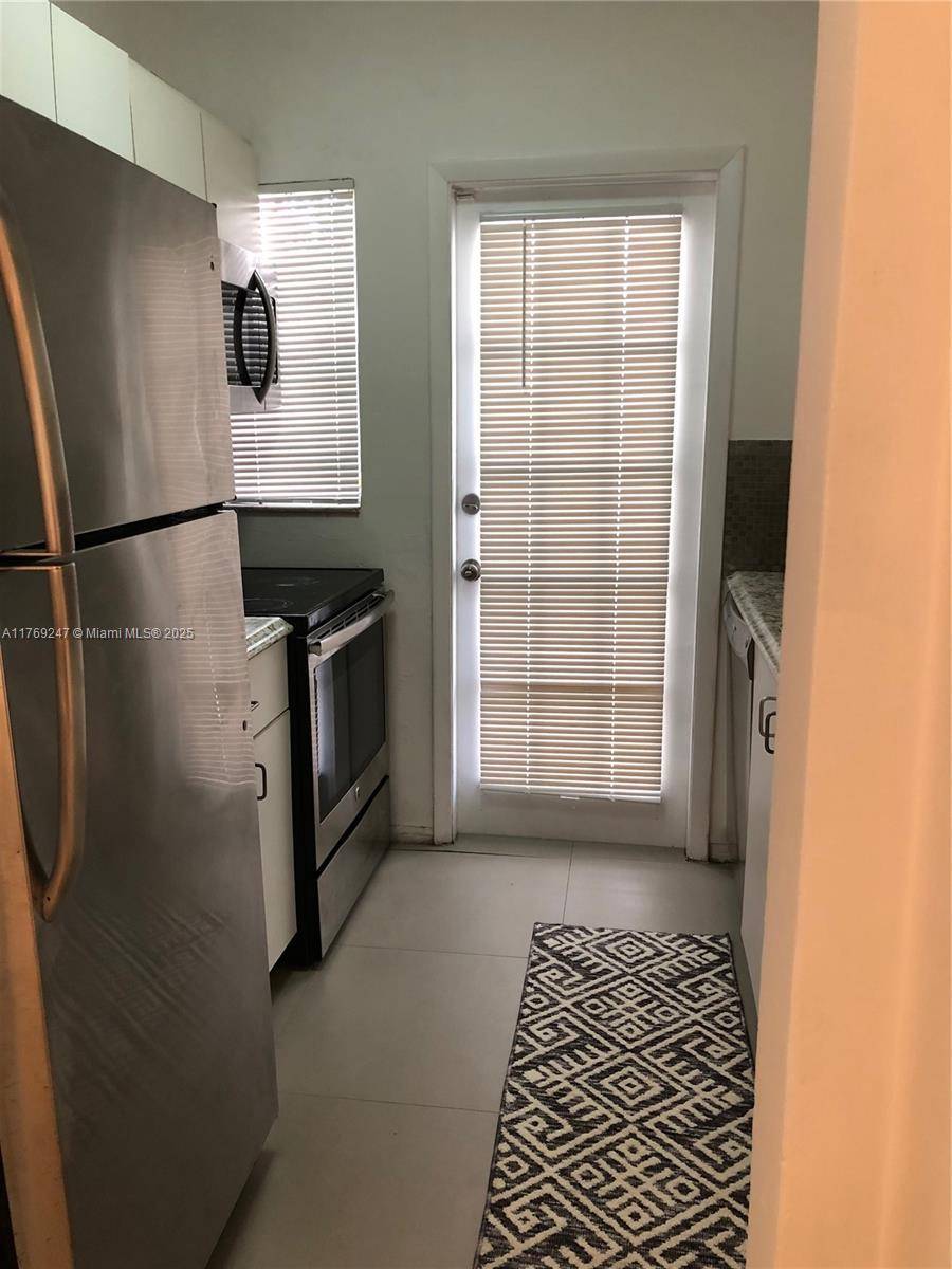 Miami Beach, FL 33139,911 Meridian Ave #105