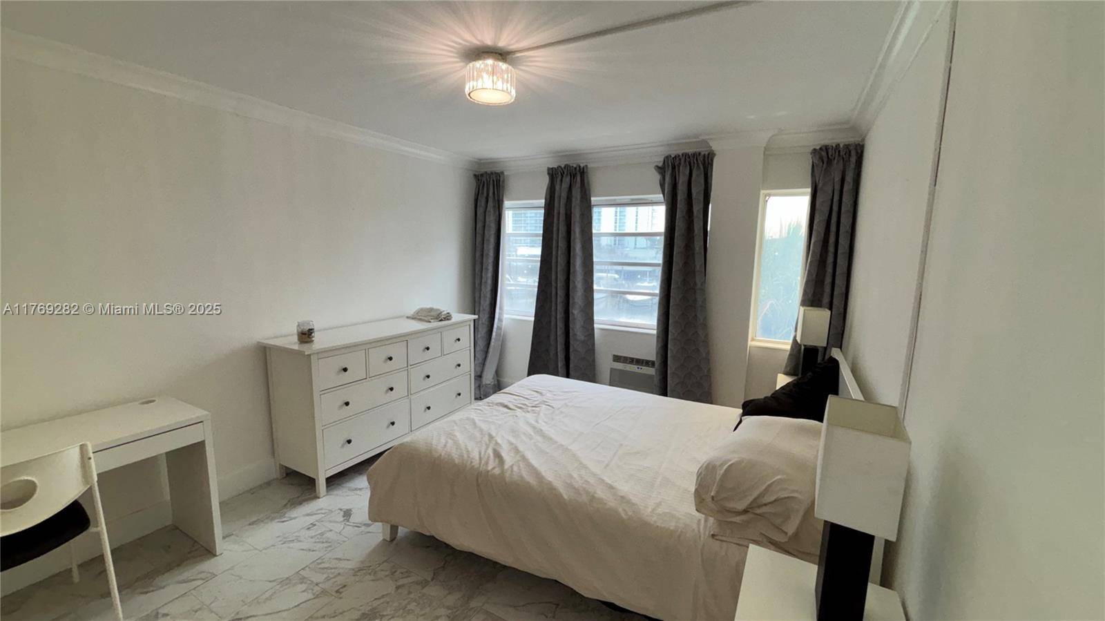 Sunny Isles Beach, FL 33160,220 Kings Point Dr #307