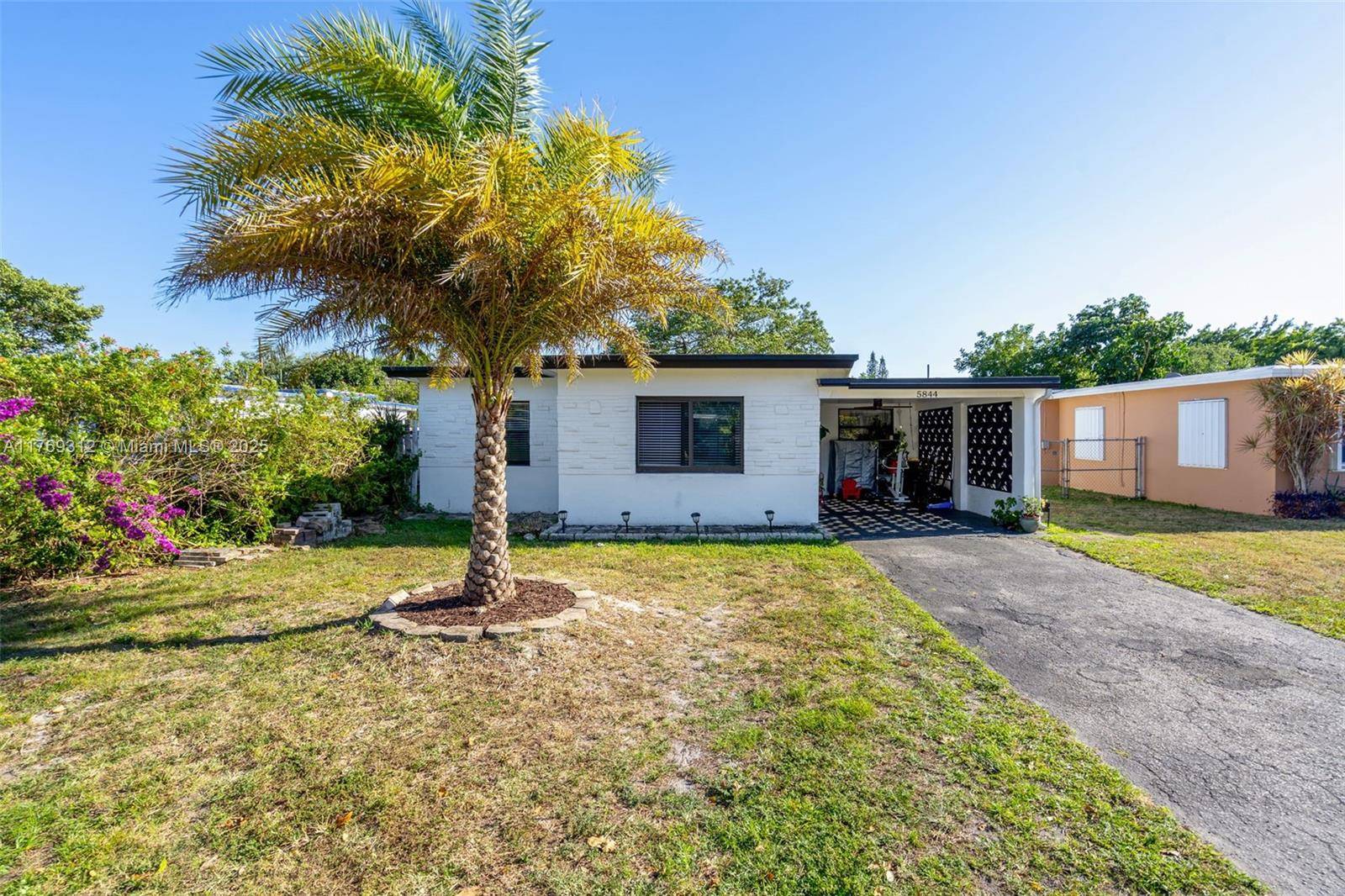 Hollywood, FL 33021,5844 Garfield St