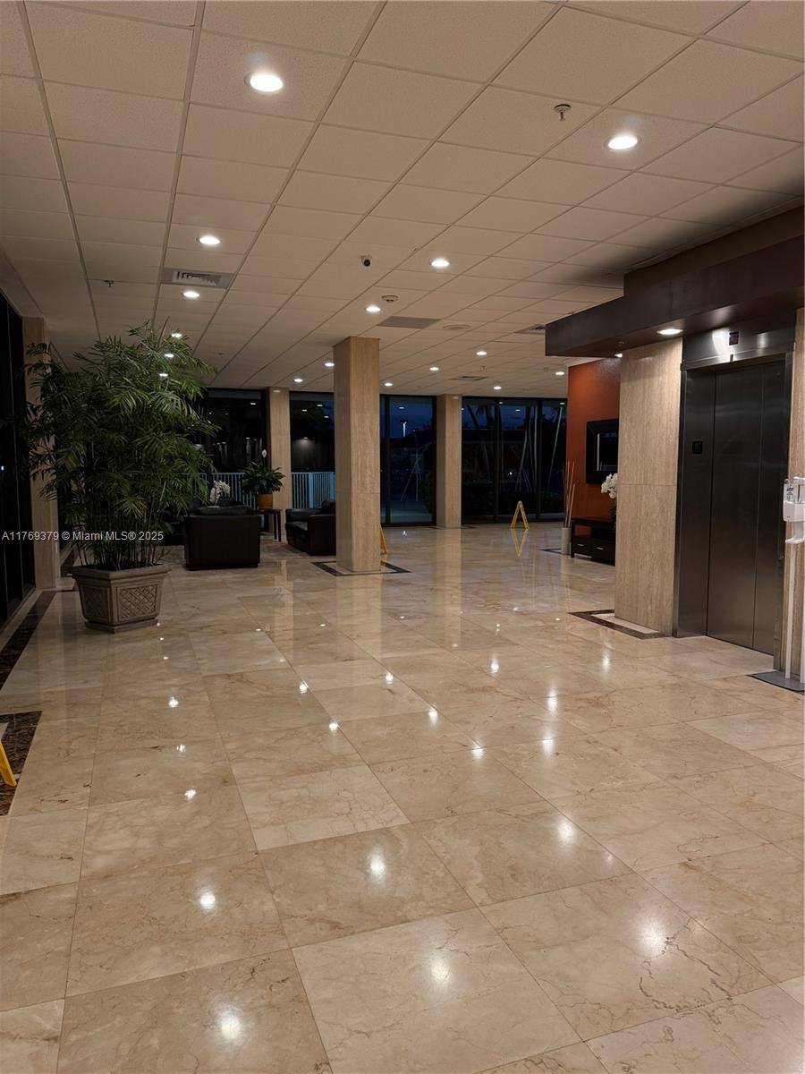 Sunny Isles Beach, FL 33160,400 Kings Point Dr #1126