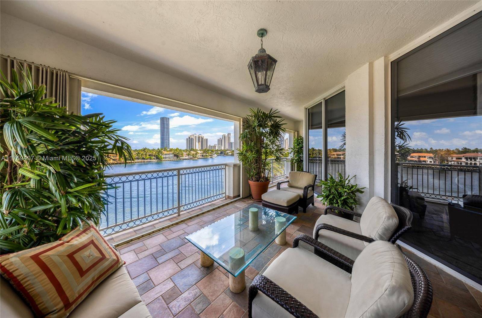 Aventura, FL 33180,19925 NE 39th Pl #402