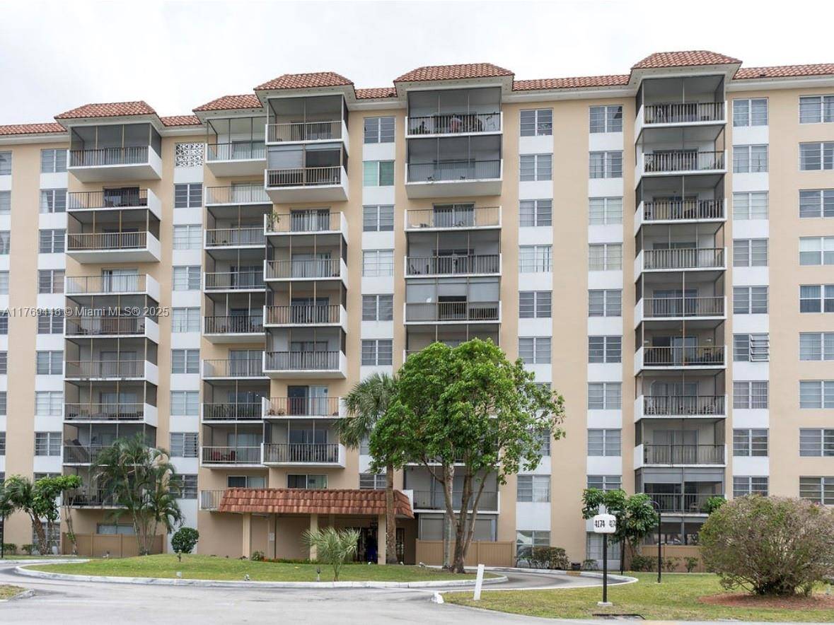 Lauderhill, FL 33319,4174 Inverrary Dr #802