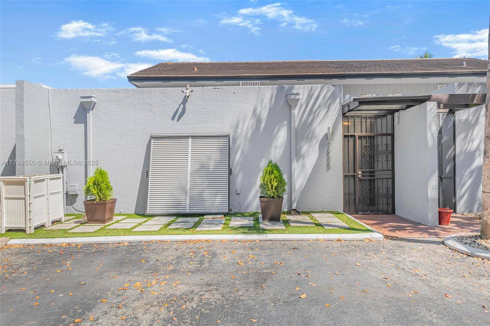 Miami Lakes, FL 33014,16505 Fox Den Ct