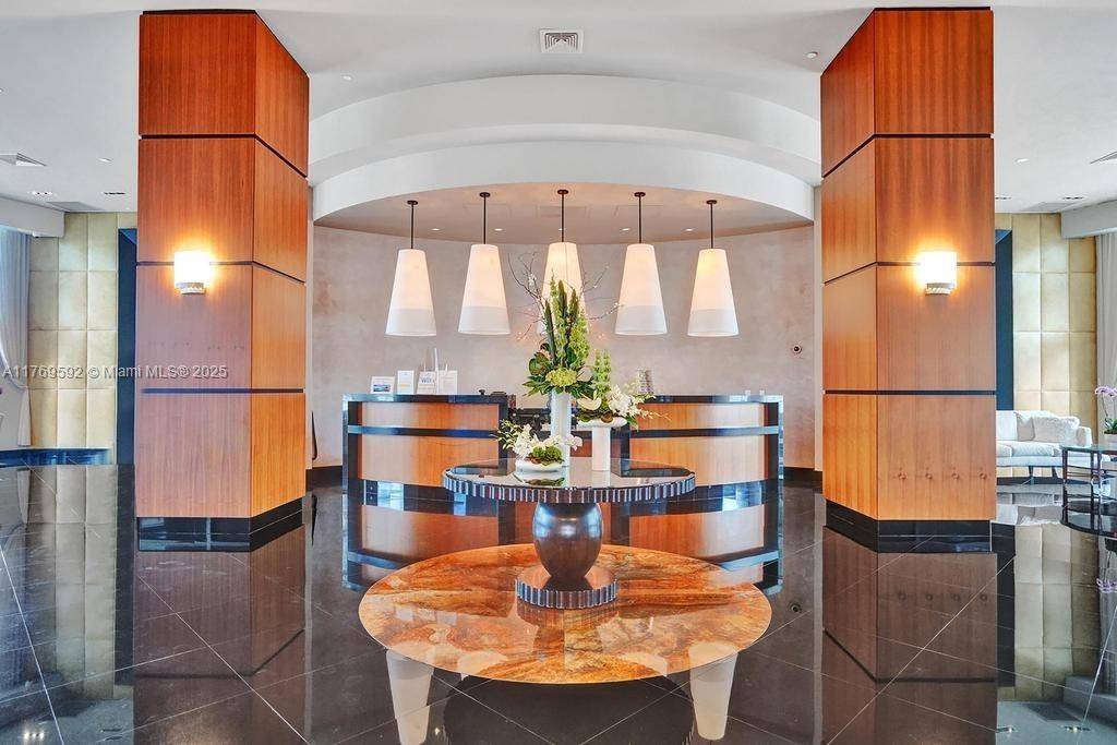 Hollywood, FL 33019,3101 S Ocean Dr #1704