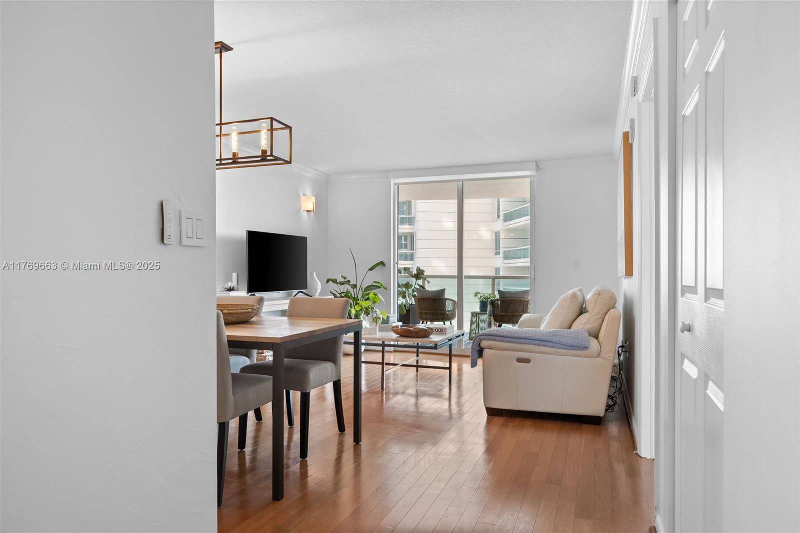 Miami, FL 33129,2101 Brickell Ave #1809