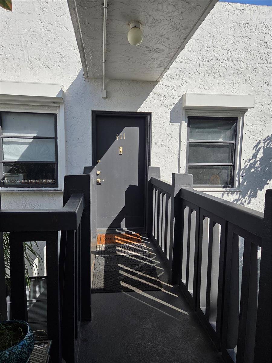 Plantation, FL 33324,1021 Mockingbird Ln #411