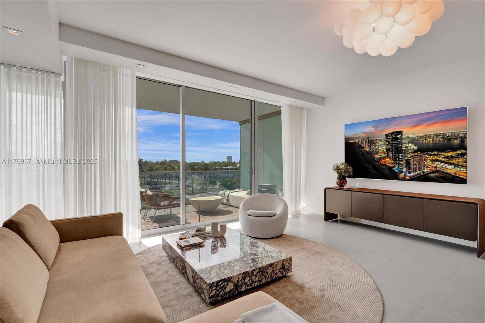 Bal Harbour, FL 33154,10201 Collins Ave #404