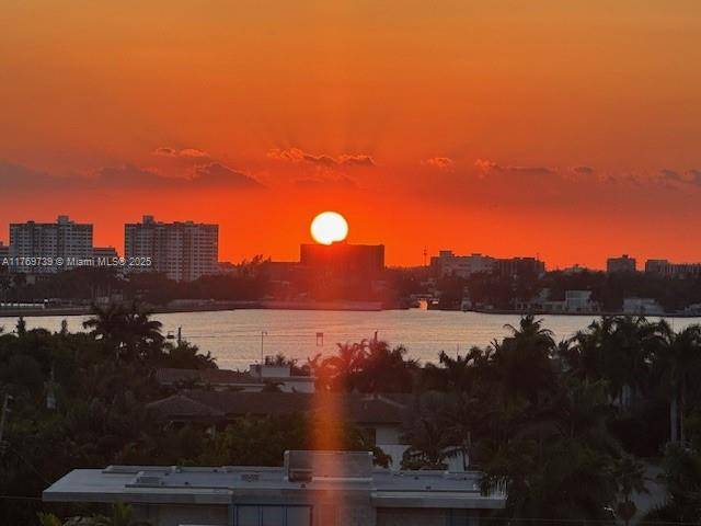 Bay Harbor Islands, FL 33154,10000 W Bay Harbor Dr #PH23