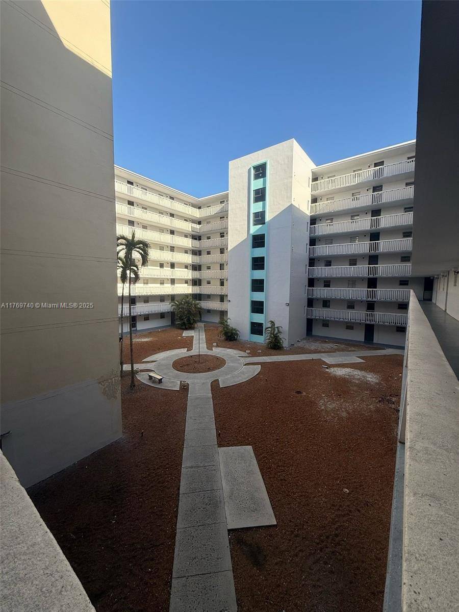 Miami, FL 33169,15600 NW 7th Ave #311