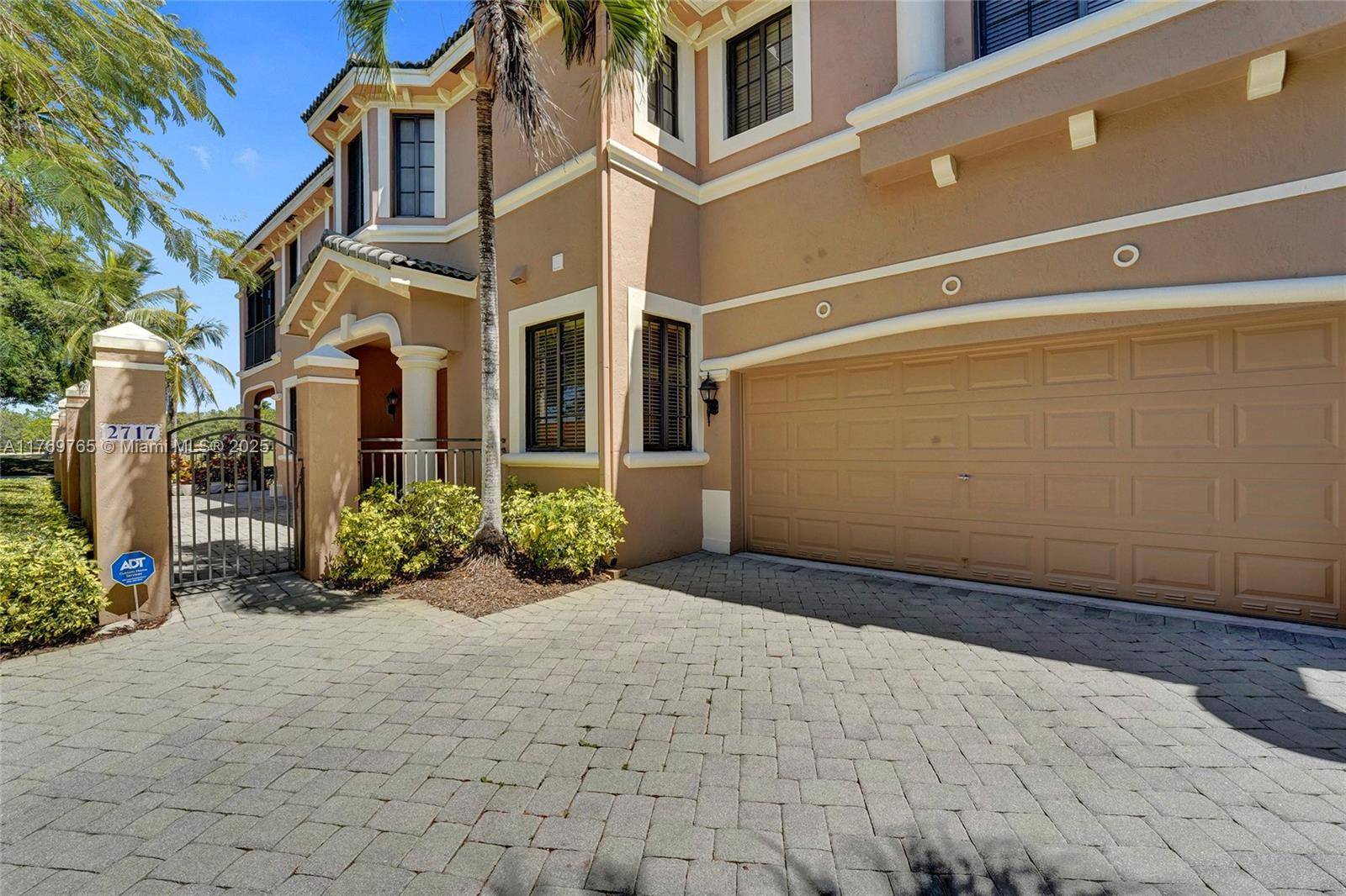 Weston, FL 33332,2717 Center Ct Dr #1-16