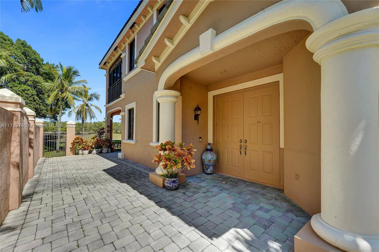 Weston, FL 33332,2717 Center Ct Dr #1-16