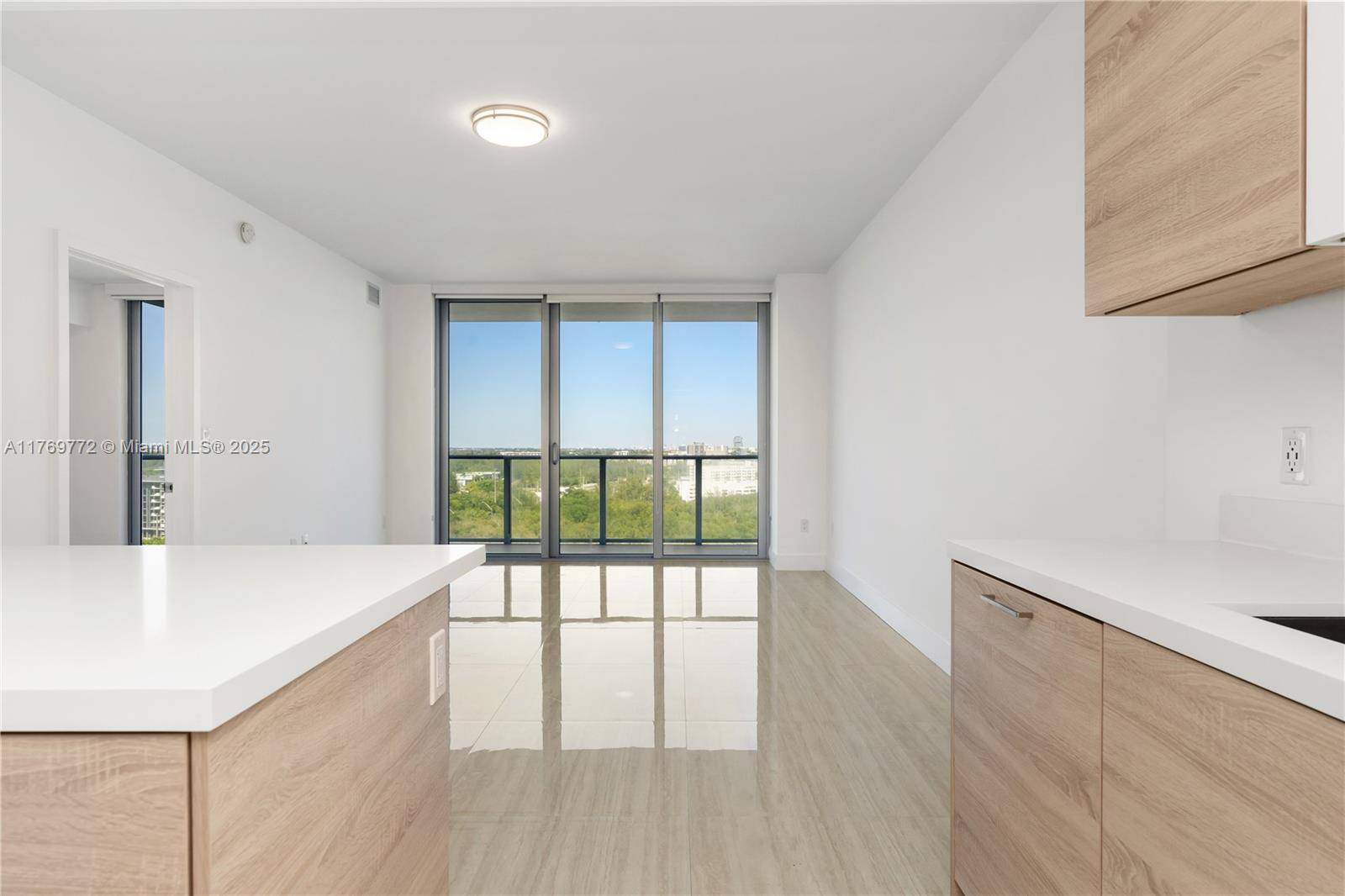 North Miami Beach, FL 33160,16385 Biscayne Blvd #1606