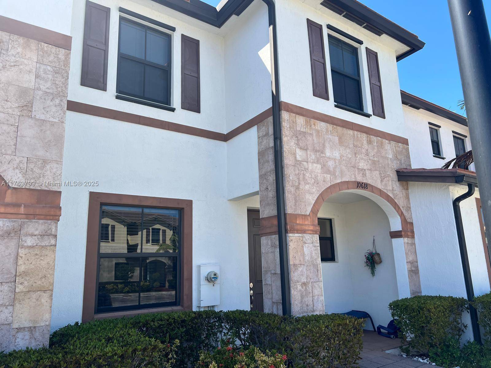 Hialeah, FL 33018,10618 W 33rd Way #10618