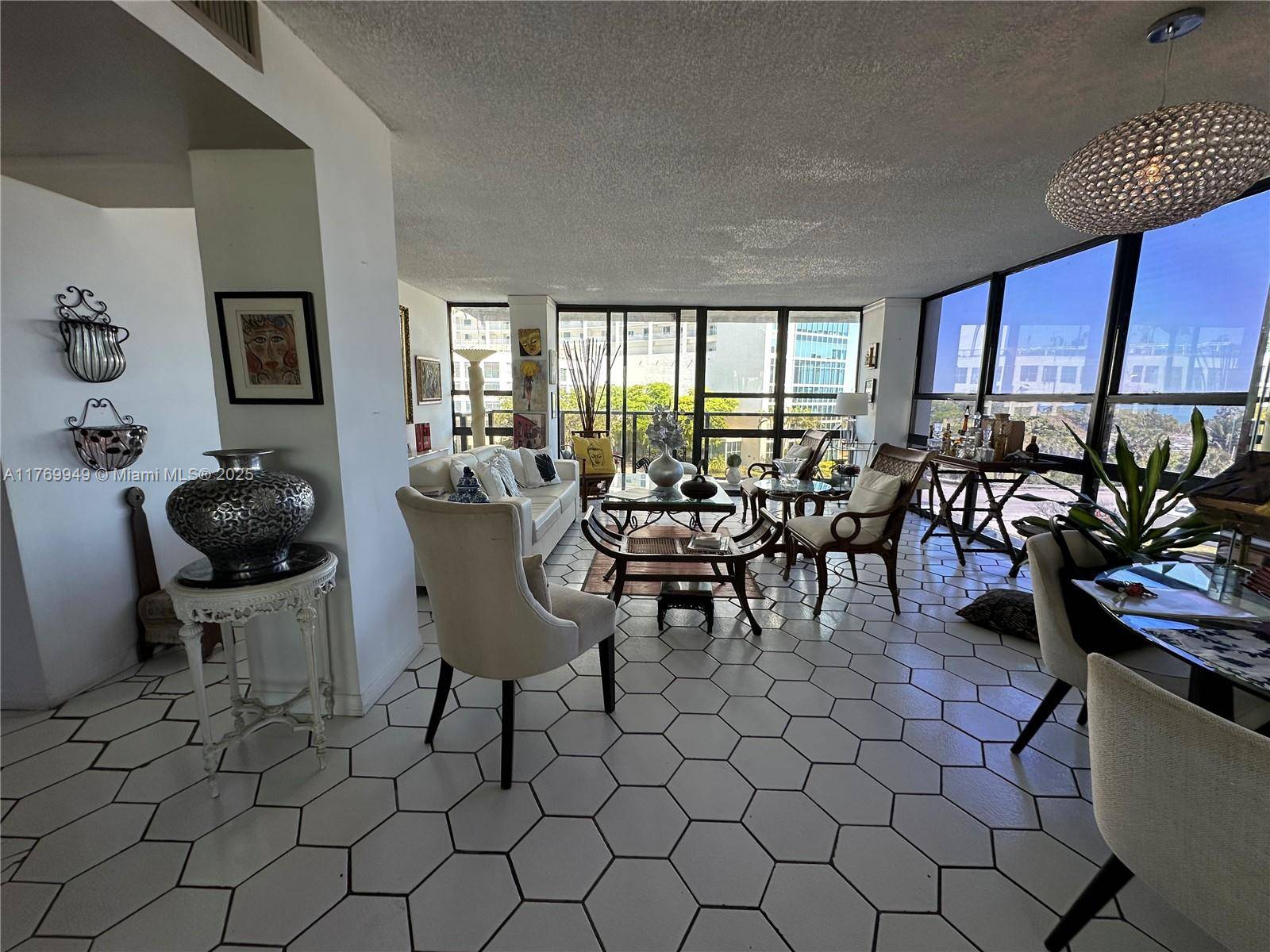 Miami, FL 33137,600 NE 36th St #401