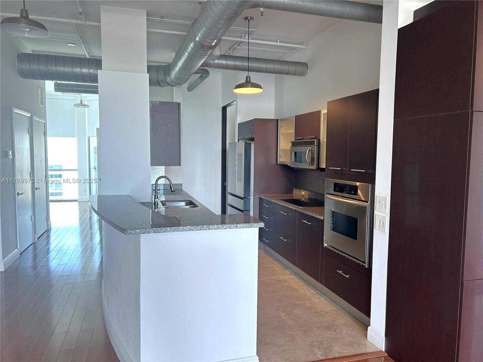 Aventura, FL 33180,3029 NE 188th St #905