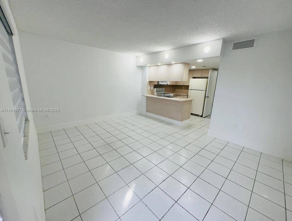 Hialeah, FL 33016,2150 W 60th St #11101