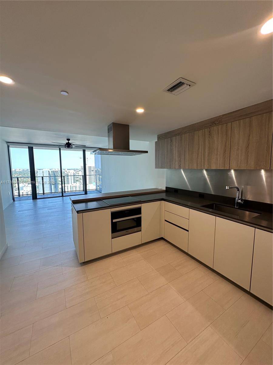 Miami, FL 33131,1000 Brickell Plz #2904