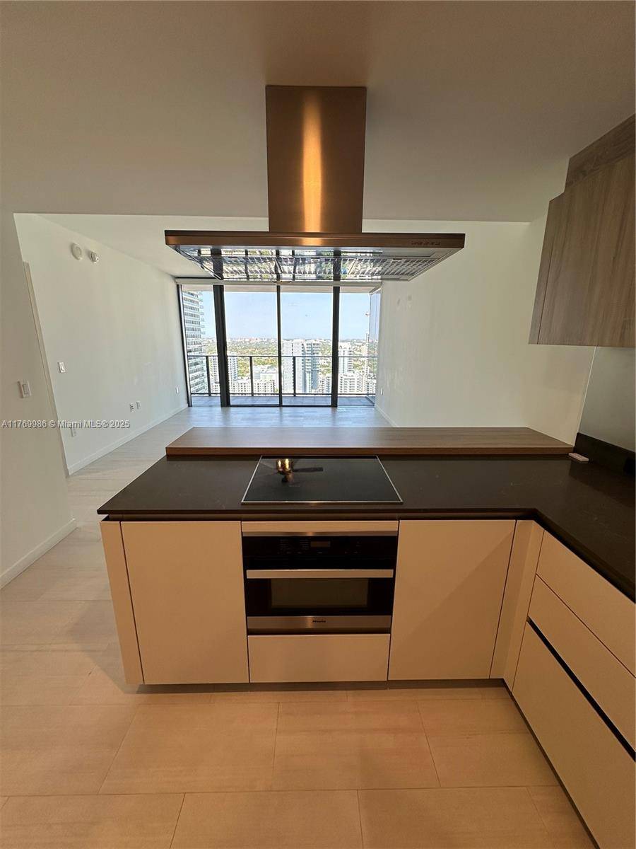 Miami, FL 33131,1000 Brickell Plz #2904