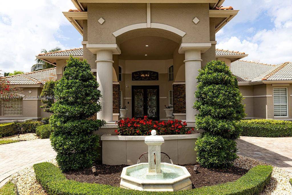 Cooper City, FL 33330,5025 Regency Isles Way