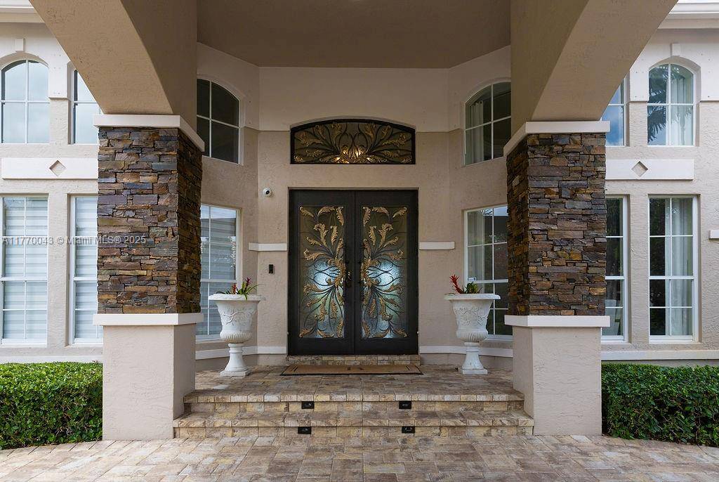 Cooper City, FL 33330,5025 Regency Isles Way