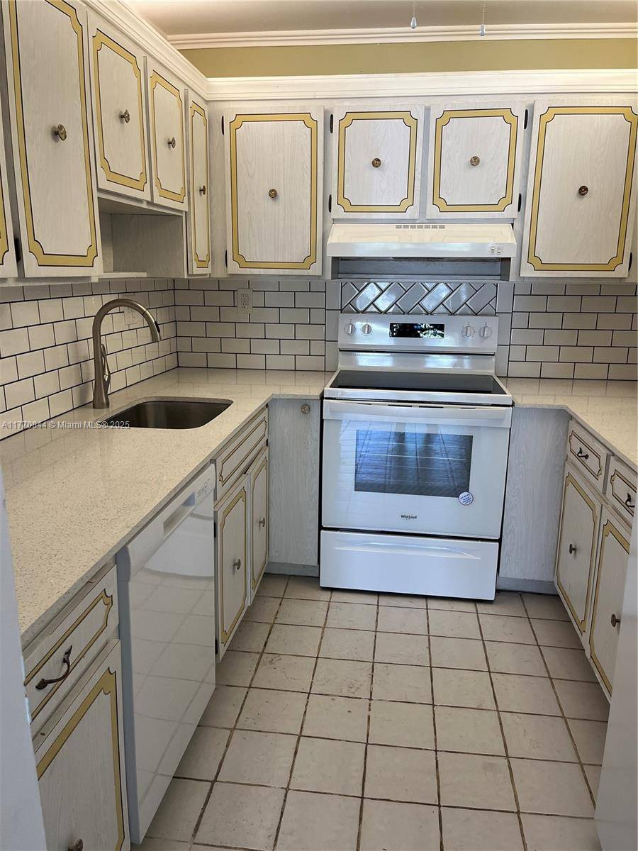 North Miami Beach, FL 33160,17051 NE 35th Ave #202