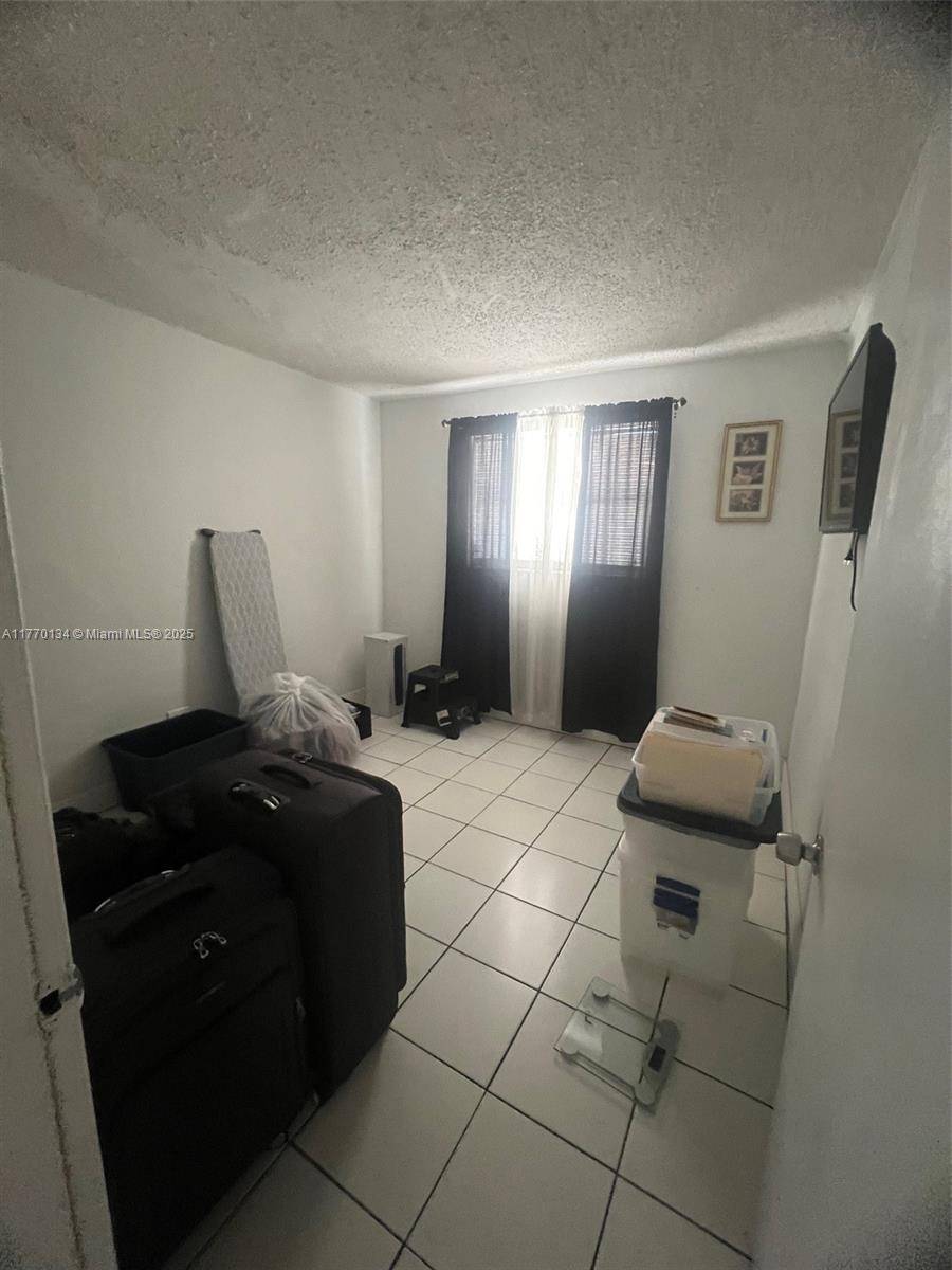 Cutler Bay, FL 33157,9760 SW 184th St #9B