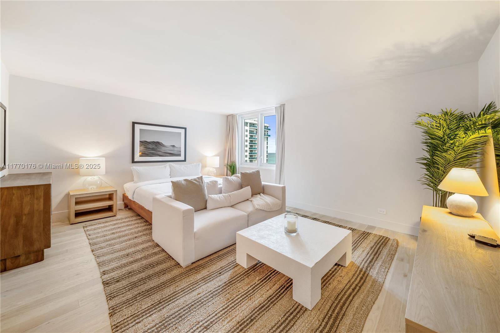 Miami Beach, FL 33139,2301 Collins Ave #1123