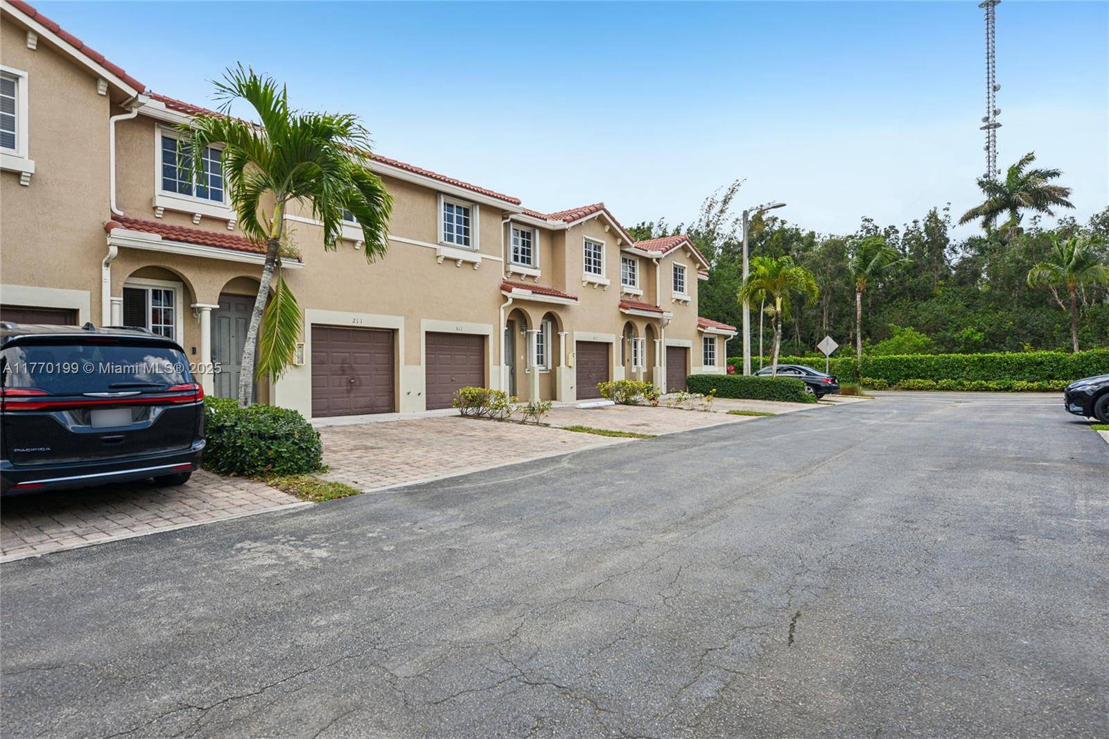 Miami Gardens, FL 33169,21421 NW 13th Ct #211