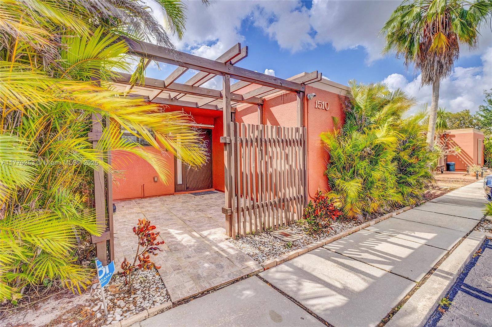 Pembroke Pines, FL 33026,1510 Hammock Ln #1510