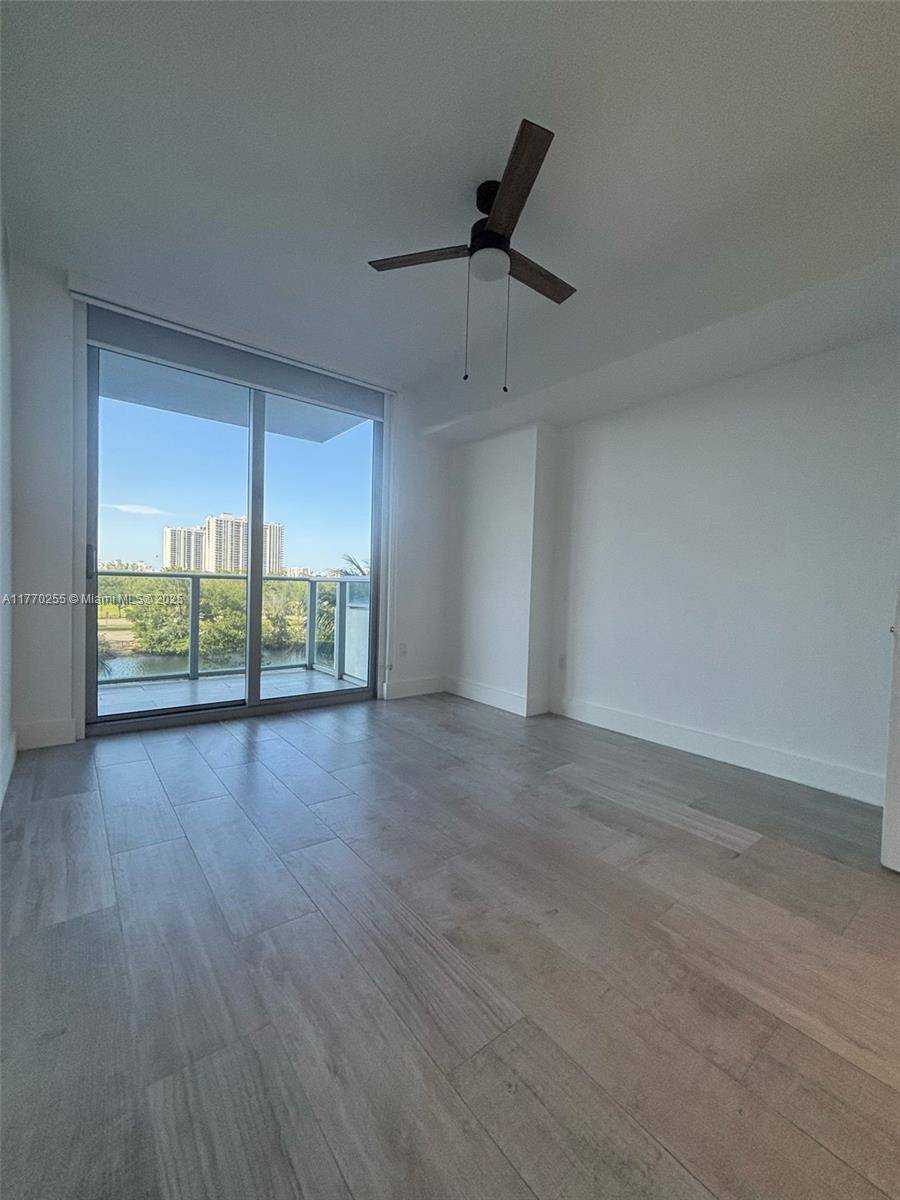 North Miami Beach, FL 33160,16385 Biscayne Blvd #305