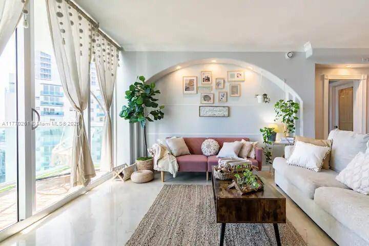 Hollywood, FL 33019,3901 S Ocean Dr #14L