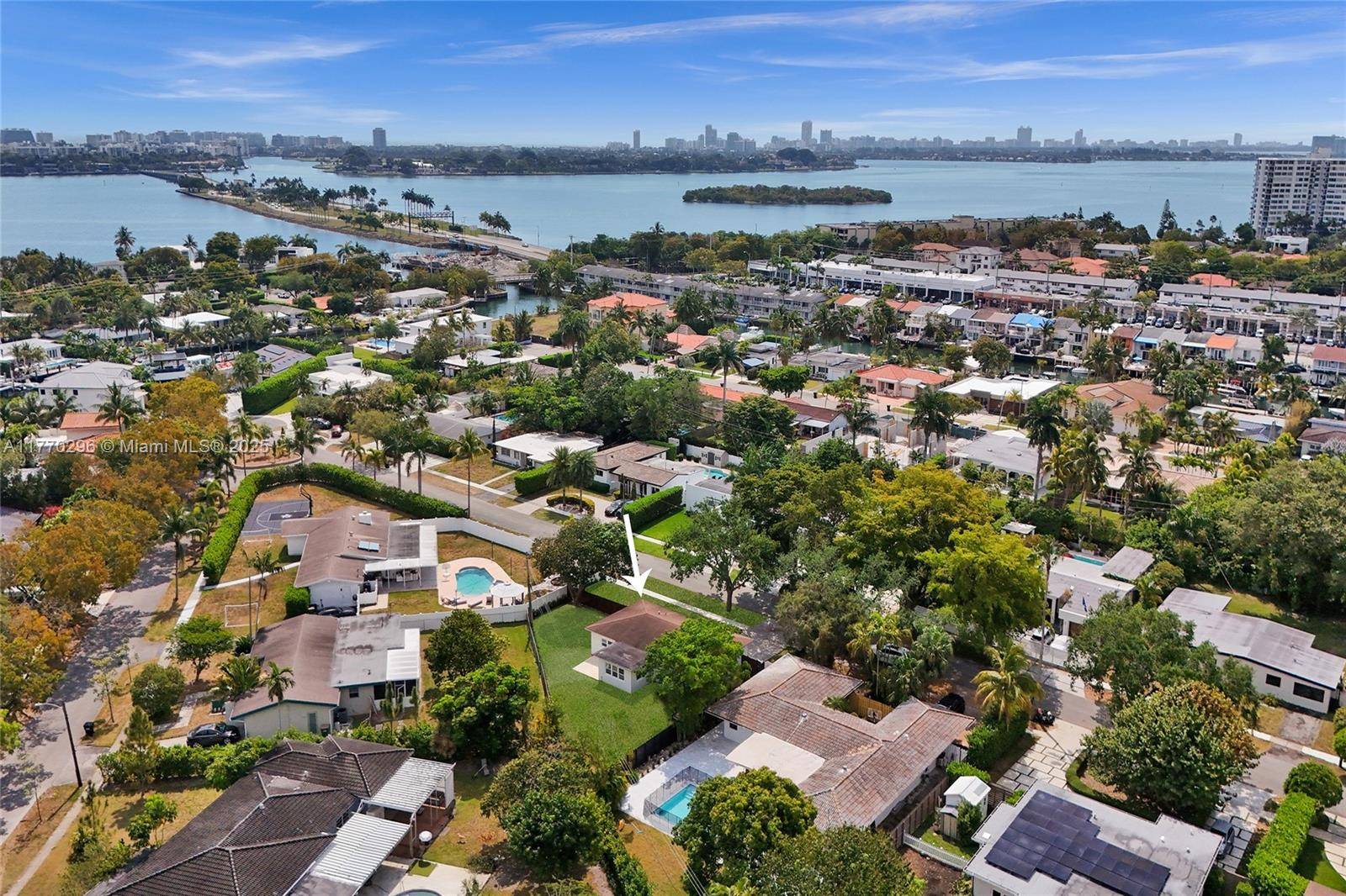 North Miami, FL 33181,2125 Alamanda Dr