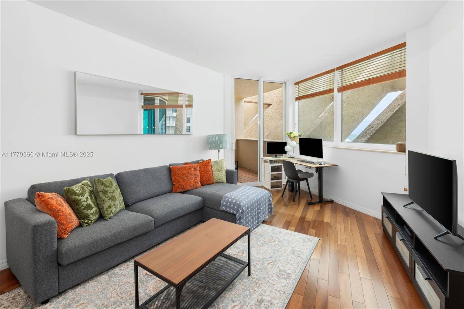 Miami Beach, FL 33139,300 S Pointe Dr #907