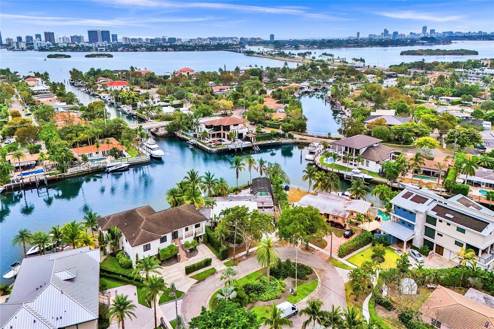 North Miami, FL 33181,2140 Hibiscus Cir