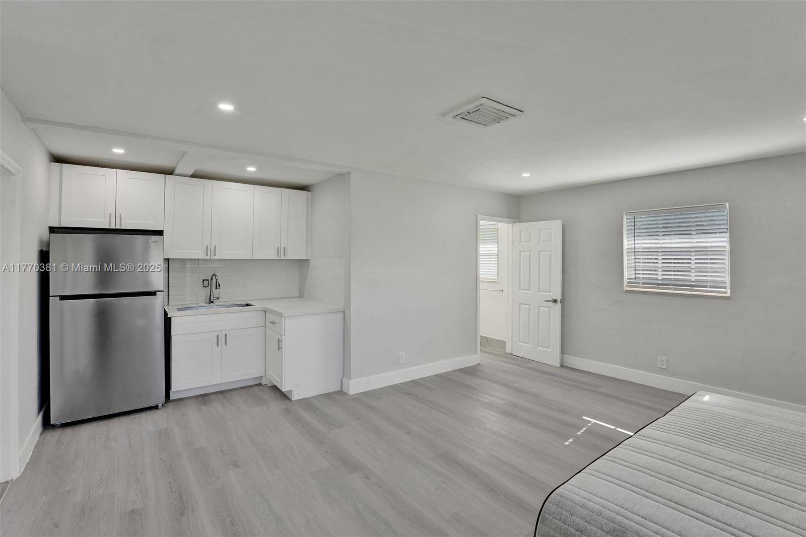 Hollywood, FL 33021,5657 Grant St #5