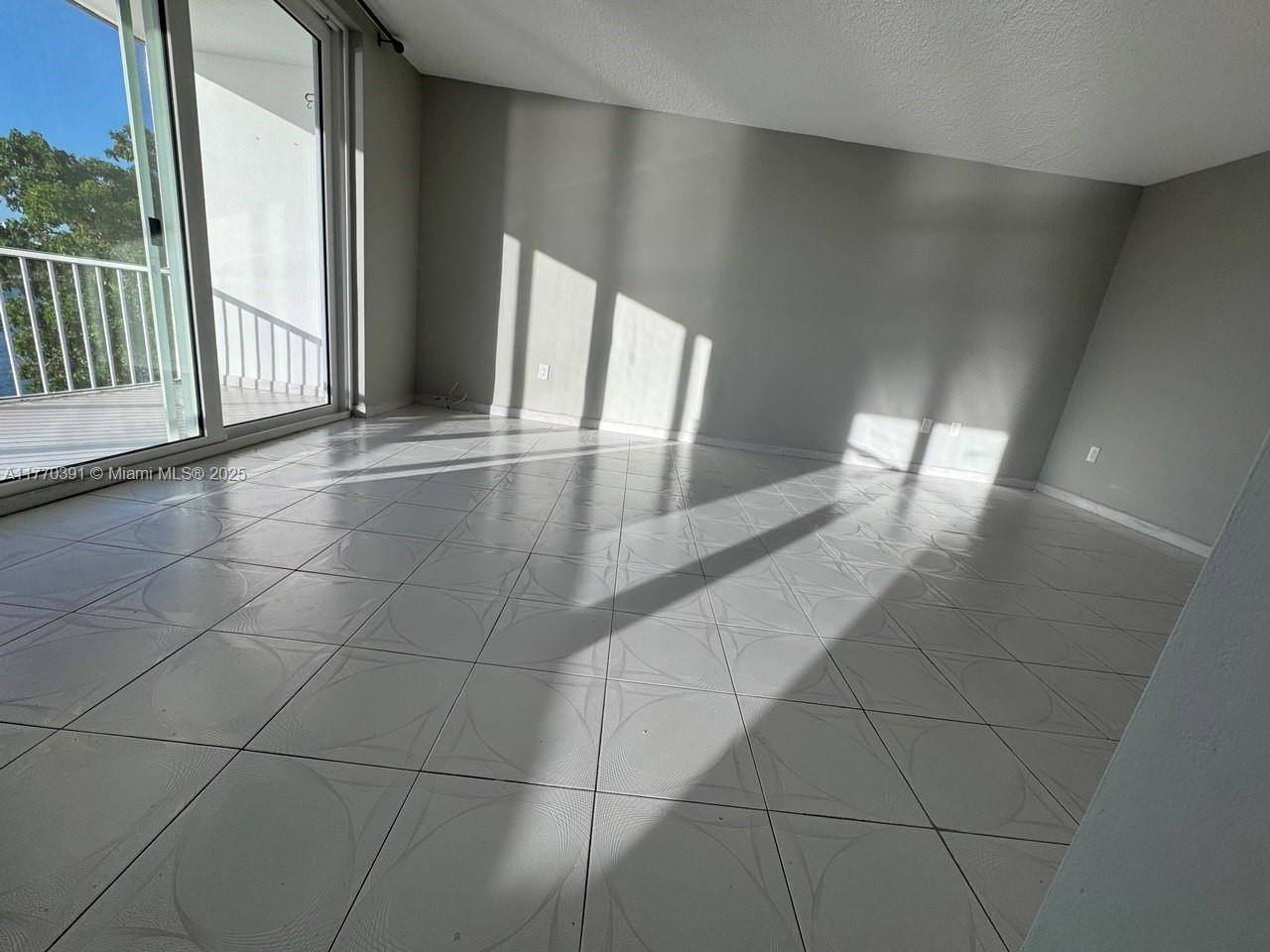 Aventura, FL 33160,2999 Point East Dr #C501