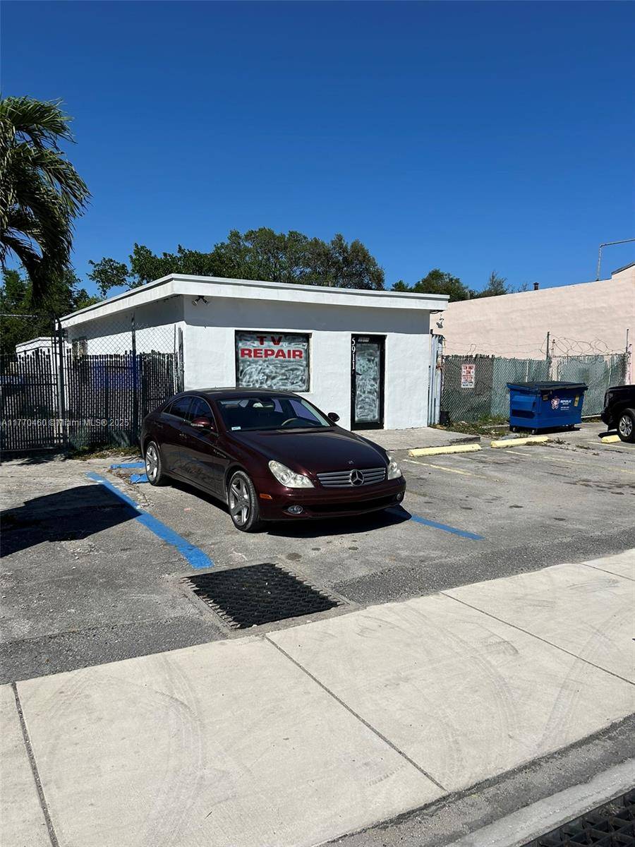 West Park, FL 33023,5911 W Hallandale Beach Blvd