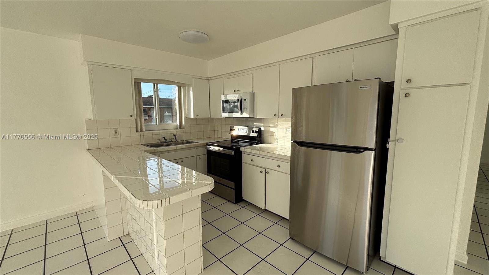 Hallandale Beach, FL 33009,327 NE 1st St #1