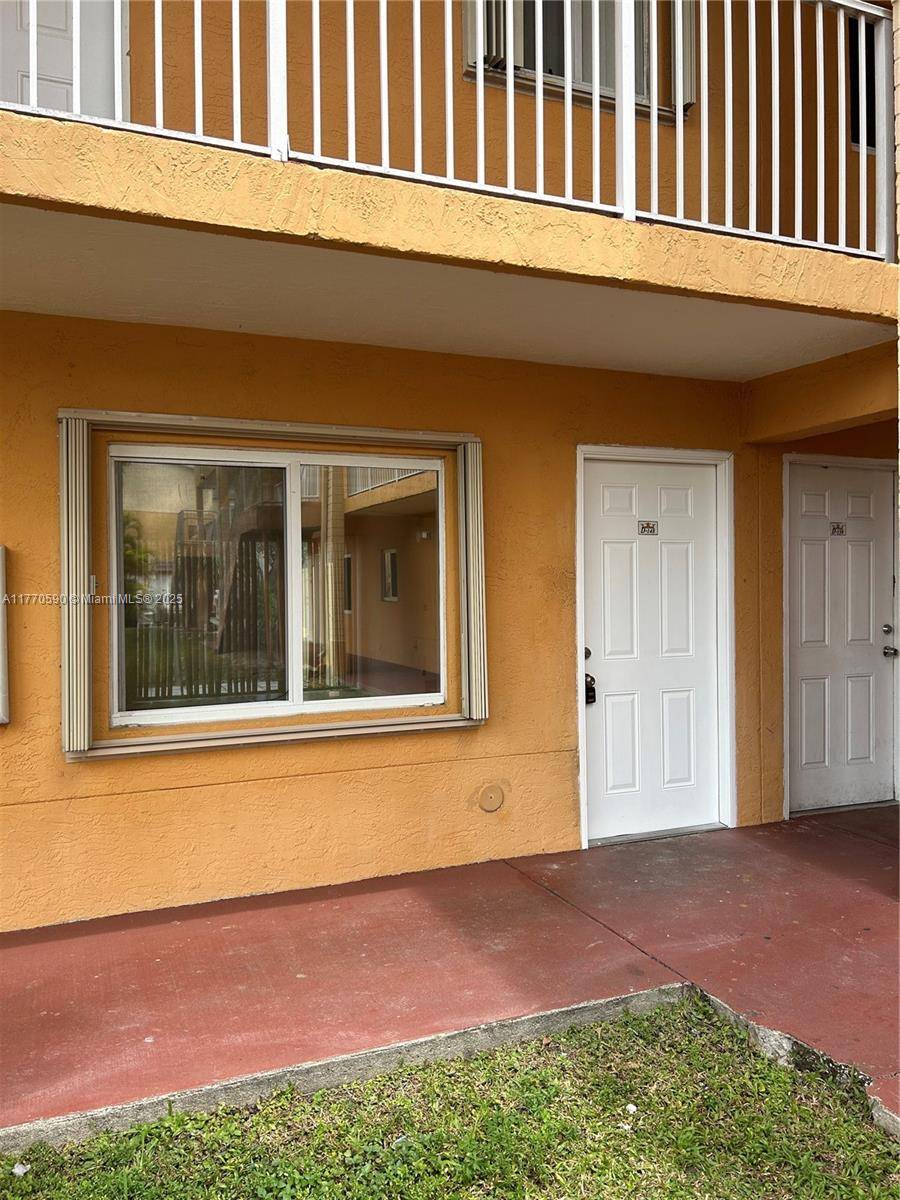 Miami, FL 33183,6225 SW KENDALE LAKES CR #D148