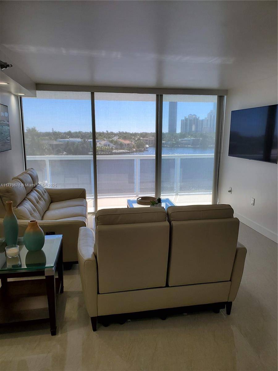 Aventura, FL 33180,20515 E Country Club Dr #644