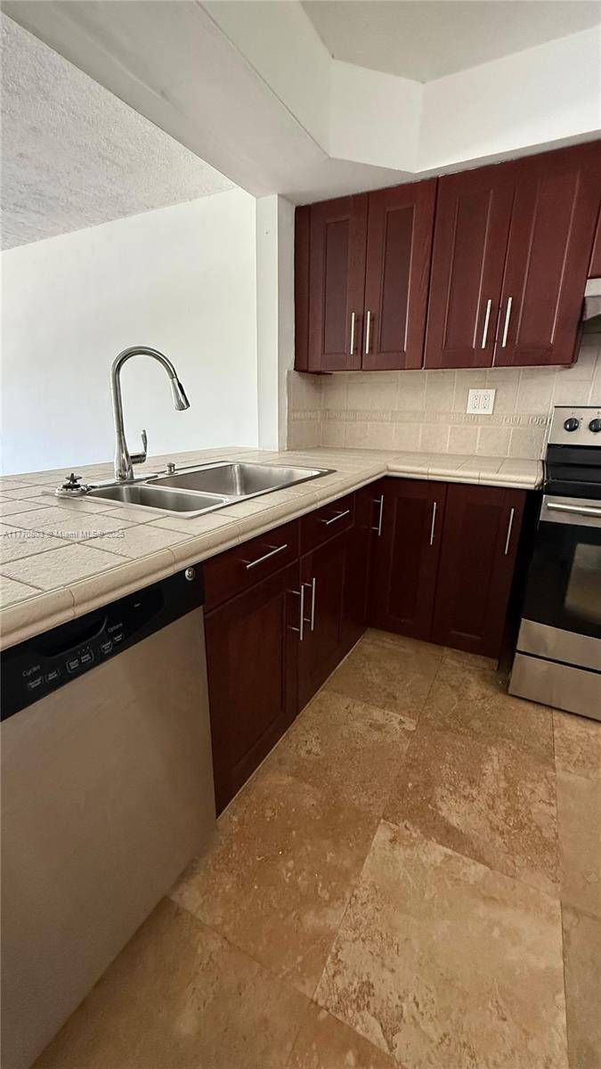 Miami, FL 33179,1400 NE 191st St #310