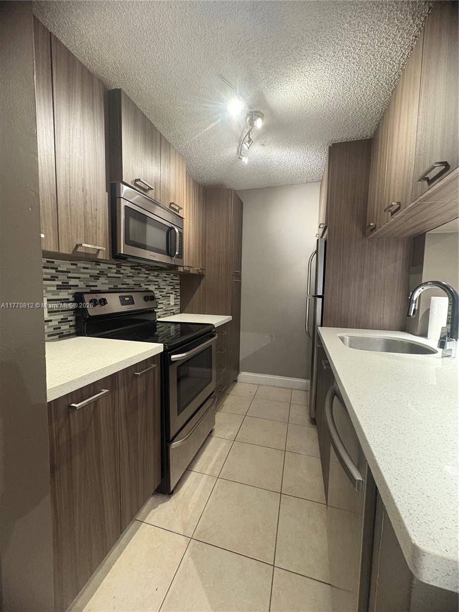 Pompano Beach, FL 33069,4541 W Mcnab Rd #12
