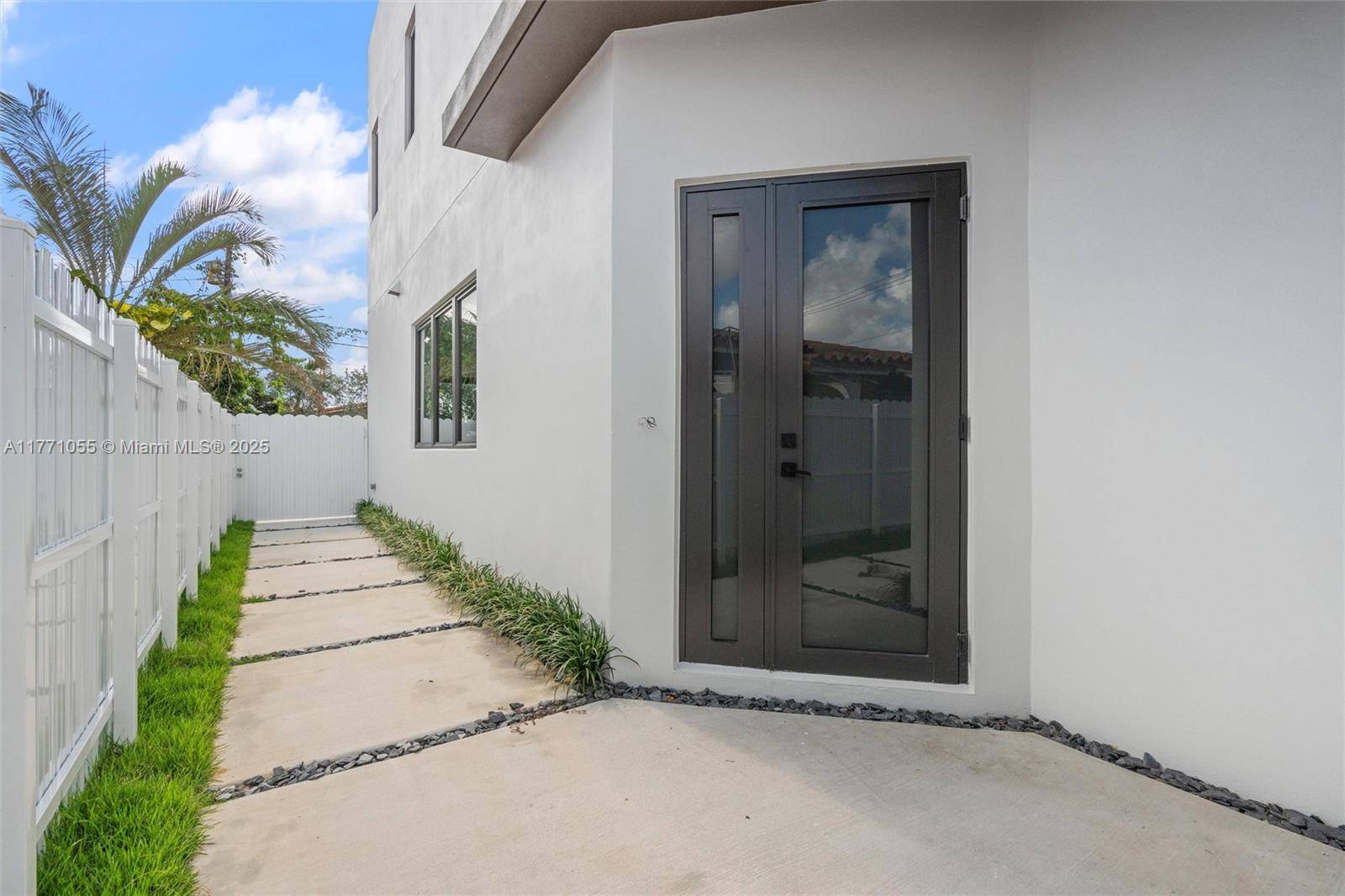 Miami, FL 33134,2945 SW 37th Ct #LEFT